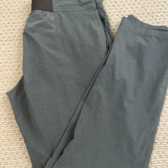 The North Face Men’s Cargo Pant Medium Full Zip Pockets Ankle Zip Gray Hiking - Picture 5 of 6